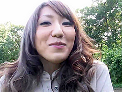 Eager brunette loves sucking hard cock on the golf course