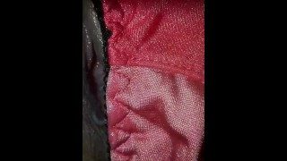 寝てる彼女のマンカスたっぷりマンコ