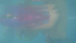 水中でばれないように近親相姦