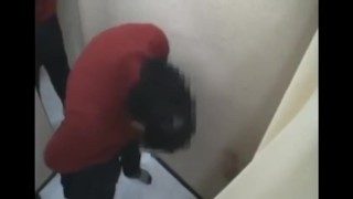 試着室でチンコ出してそのまましゃぶらす猛者