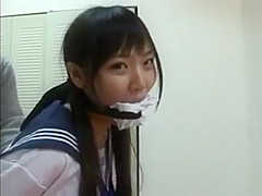 escolar atada y manoseada