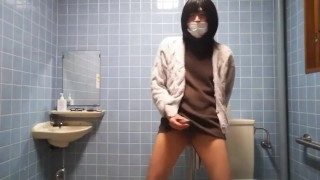 Crossdresser in a public toilet. Anal masturbation and ejaculation to the fullest ♡