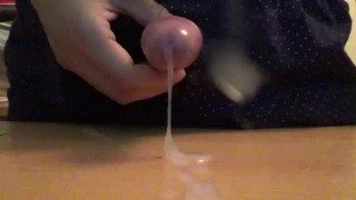 よだれを垂らしながら射精を我慢していたら、カメラのレンズにぶっかけてしまうほど気持ちよくいけました。