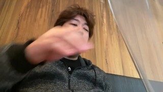 定食を食べる様子を撮影しました。
