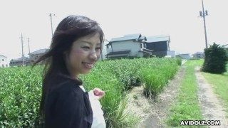 Taking her panies off and getting freaky in the outdoors