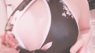 チャイナ服で乳首かりかり