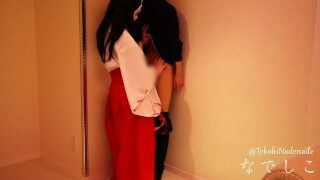 服の上から乳首責めしながらおちんちんを膝責め