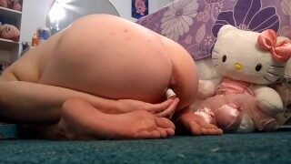 asian masturbates the ass