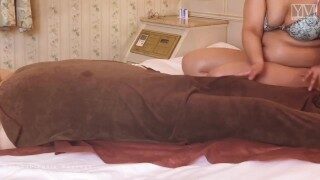 【Japanese massage】太もも、お尻、鼠蹊部をオイルマッサージ【erotic massage】