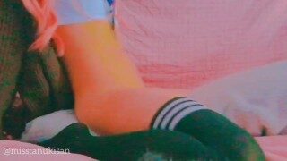 jk制服の両親の放課後枕をこぶ10の日本人の女の子が家にいます