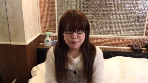 Japanese literary girl cumming from vulgar blowjob①。本屋勤務のあきちゃんの下品なフェラ→ごっくん