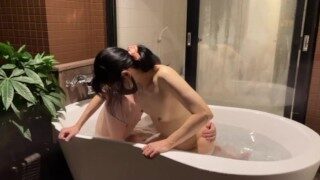 清楚な人妻さん♡夫に見られながら…他人棒に中出しまでされちゃいました(≧∀≦)素人／熟女／美乳／騎乗位／寝取られ／ビクビク／絶叫／ムチムチ／黒髪／野外／無修正／tokyo motion／えちえち／上原