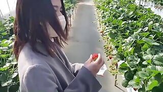 A man who ejaculates in the vagina comfortably and a woman who hugs